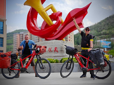 (Photos courtesy of the interviewees)After more than four months of cycling, Volker Haering (left) and Christian Y. Schmidt arrived at Wuqi county in Yan'an, northwest China's Shaanxi province, the destination where the Central Red Army concluded the Long March. The photo shows the two posing in front of a sculpture in memory of the success of the Long March.