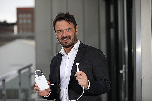 Neuromod Founder and CEO, Dr. Ross O’Neill Ph. D. holding the Lenire bimodal neuromodulation tinnitus treatment device. This image opens in the lightbox