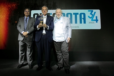 Autodata concede a Roberto Cortes título vitalício de Personalidade do Setor