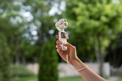 DJI Osmo Pocket 4P di colore bianco perla è ora disponibile e porta stile ai creator cinematografici di tutto il mondo