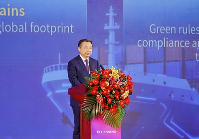 Tianneng Chairman Zhang Tianren spoke at the Global Alliance Partner Conference, emphasizing the company's global footprint and green compliance.