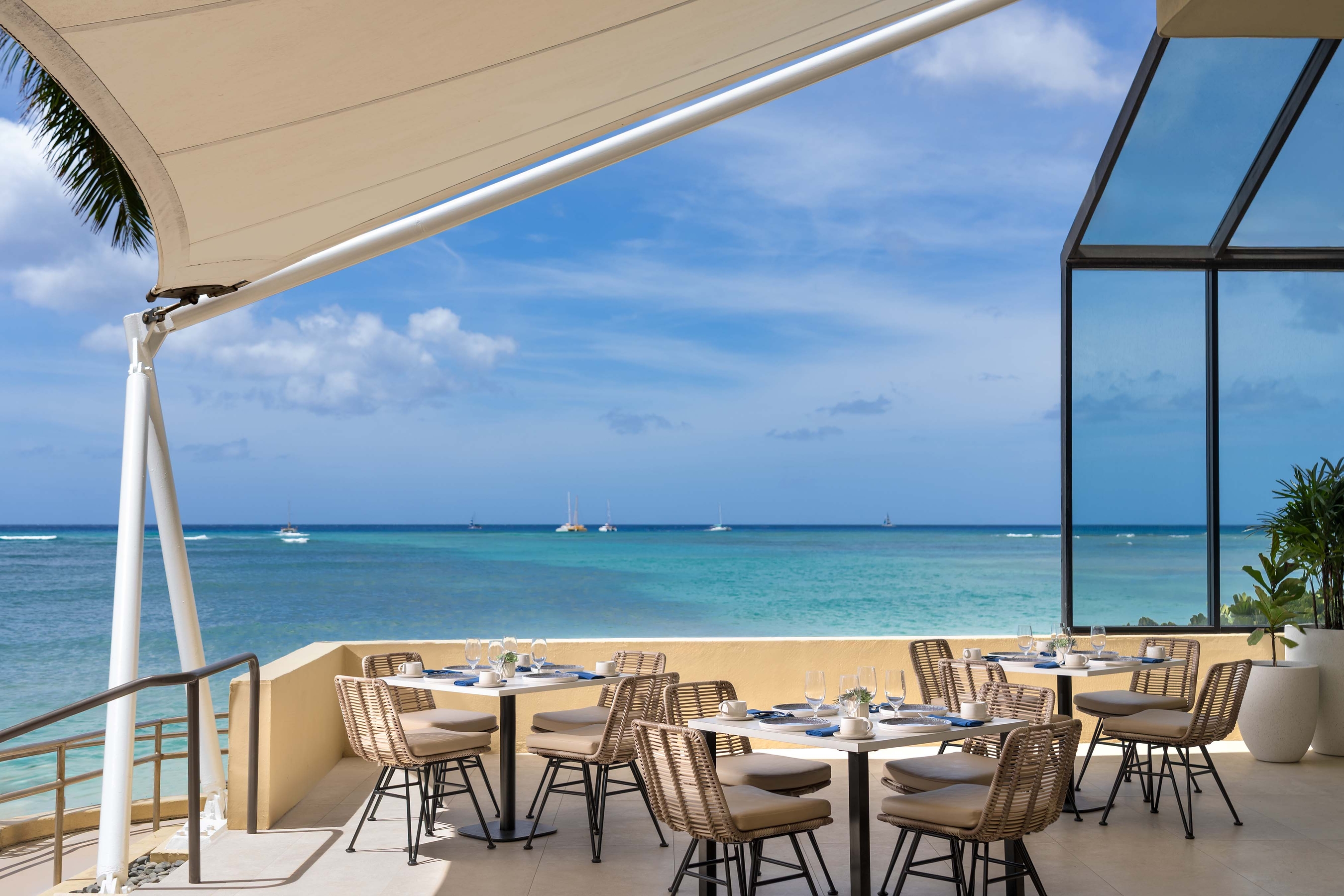 SHERATON WAIKIKI BEACH RESORT OPENS HINAHINA ON THE BEACH, ITS NEW OCEANFRONT DINING DESTINATION; A LA CARTE AND BUFFET DINNER RETURNING OCT. 20, NOV. 6