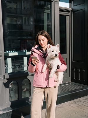 Wulcea’s women’s color-block hardshell heated jacket features six graphene heating zones and three adjustable heat settings, delivering customizable warmth for dog walking and other outdoor activities in cold weather.