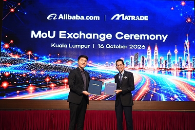 Alibaba.com and MATRADE representatives come together at the Alibaba.com B2B AI Seller Summit 2026 & CoCreate Pitch 2026 Malaysia. From left: Roger Luo, Head of South & Southeast Asia Business, Alibaba.com; Mansor Shah Wahid, Deputy CEO, Export Development of MATRADE