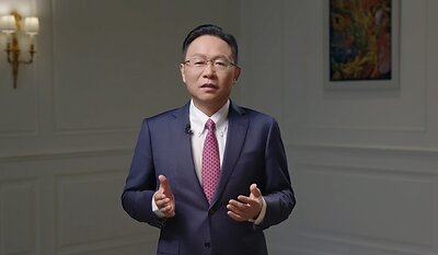 David Wang, Deputy Chairman of the Board and Rotating Chairman at Huawei, delivering a keynote at Huawei Connect Europe 2026 This image opens in the lightbox