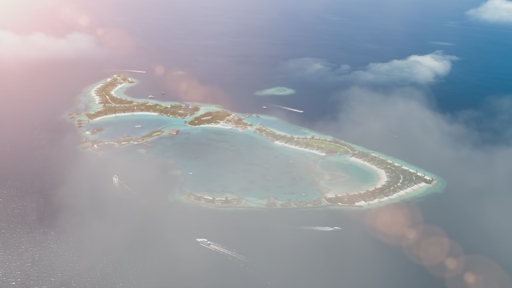 Baccarat Hotel &amp; Residences Maldives presenta una nueva campaña protagonizada por Adriana Lima