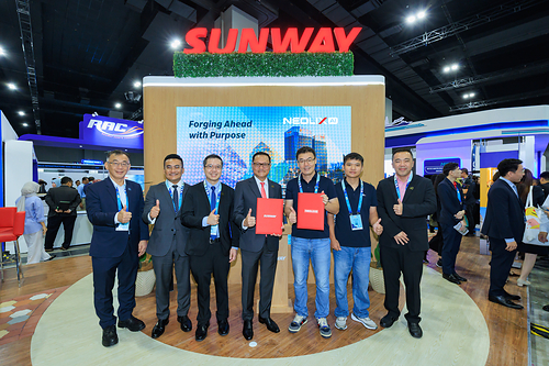 Representatives from Neolix and Sunway Group pose for a photo at the Transport Expo Asia (TXA) 2026 