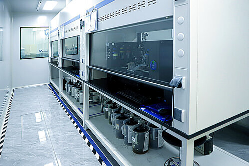 Tsingke’s advanced synthesis equipment, integrated with digital control systems to support its "AI + Molecular Manufacturing" strategy. This image opens in the lightbox