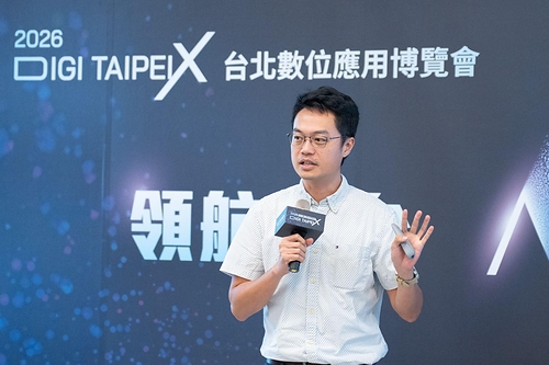 迪威智能執行長葉松瓚出席台北數位應用博覽會,分享 AI 如何在會議現場協助企業轉型。迪威智能同步啟動「AI 轉型陪跑者計畫」,支援推動轉型的每一個角色。 迪威智能執行長葉松瓚出席台北數位應用博覽會,分享 AI 如何在會議現場協助企業轉型。迪威智能同步啟動「AI 轉型陪跑者計畫」,支援推動轉型的每一個角色。