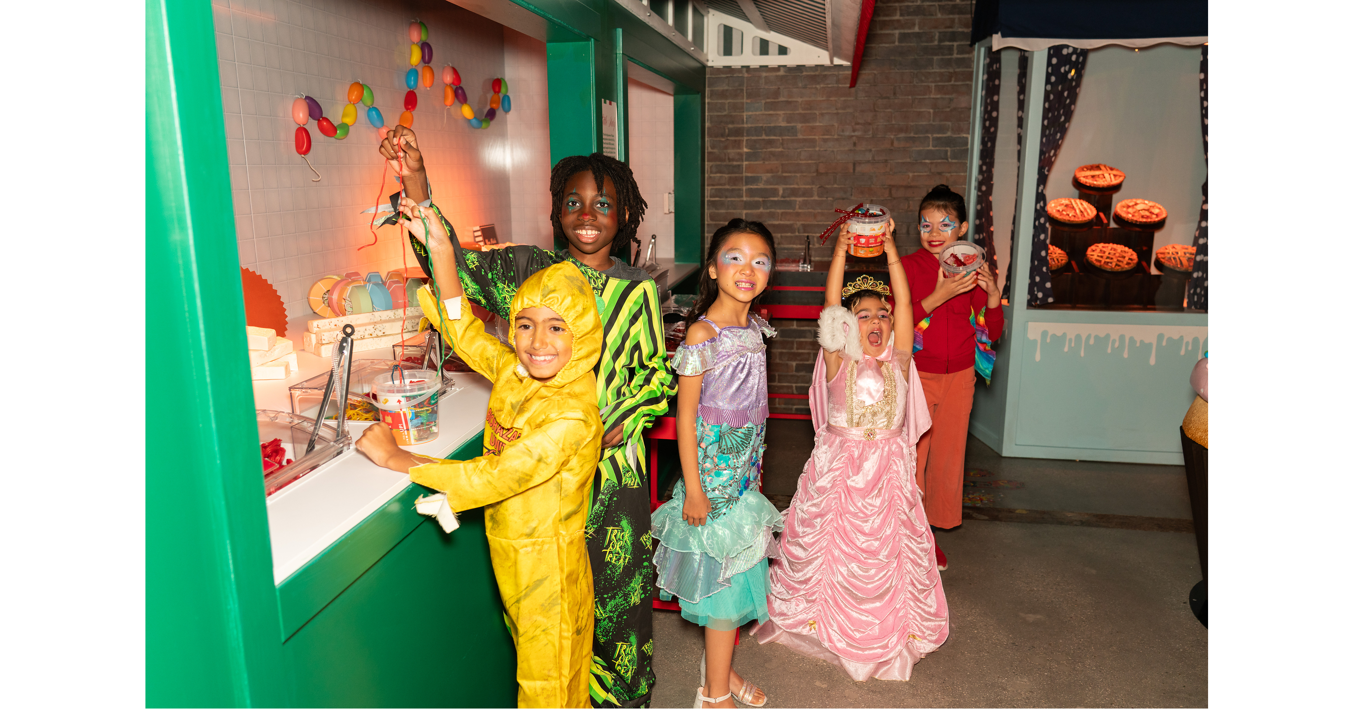TRICK OR TREAT! ONE TIMES SQUARE CANDY EXPERIENCE TO BECOME ONE-STOP DESTINATION FOR TRICK-OR-TREATING THIS HALLOWEEN SEASON