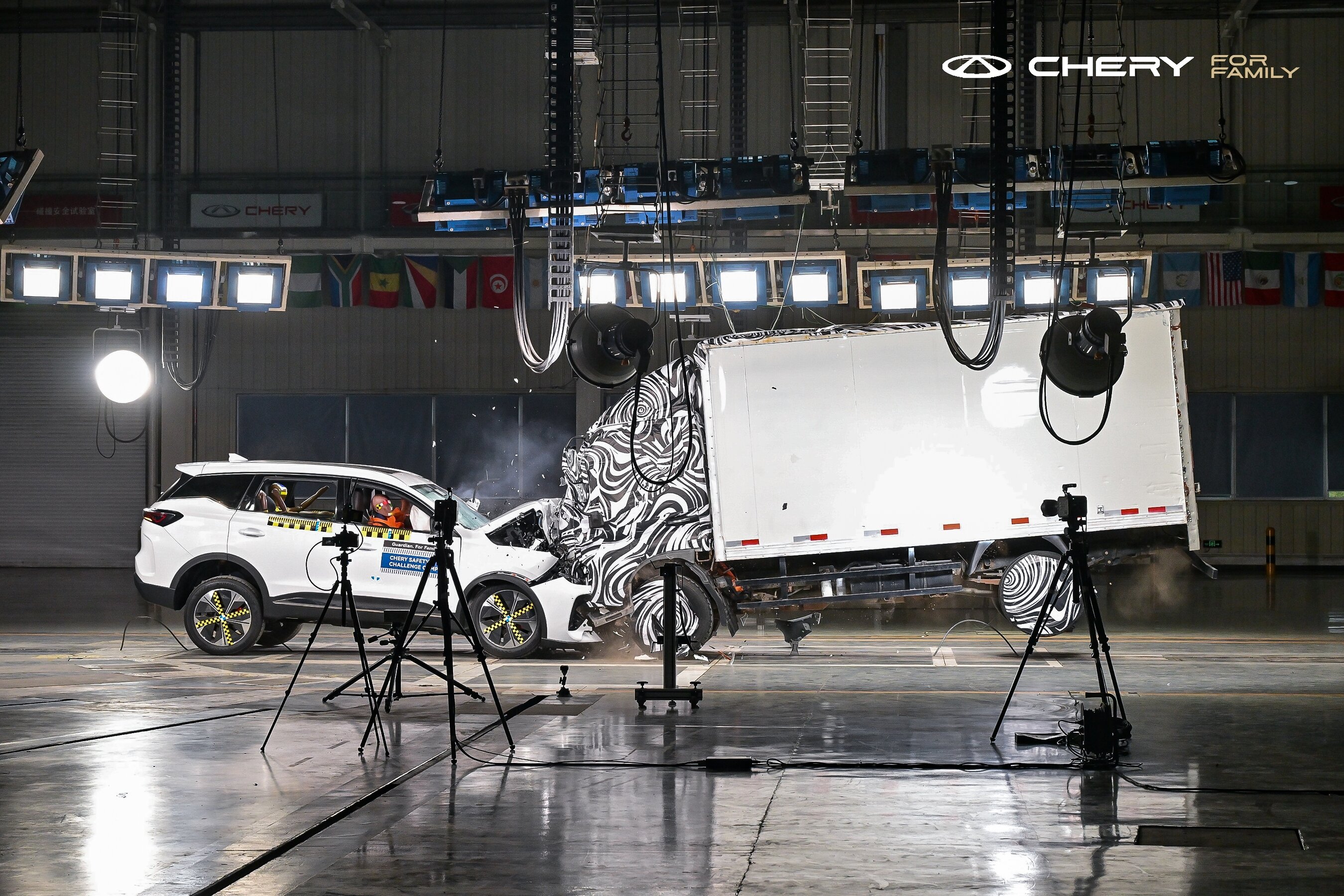 La sécurité. Pour toute la famille | Les résultats des crash-tests TIGGO7 témoignent de l'engagement de CHERY envers la sécurité familiale 縮圖