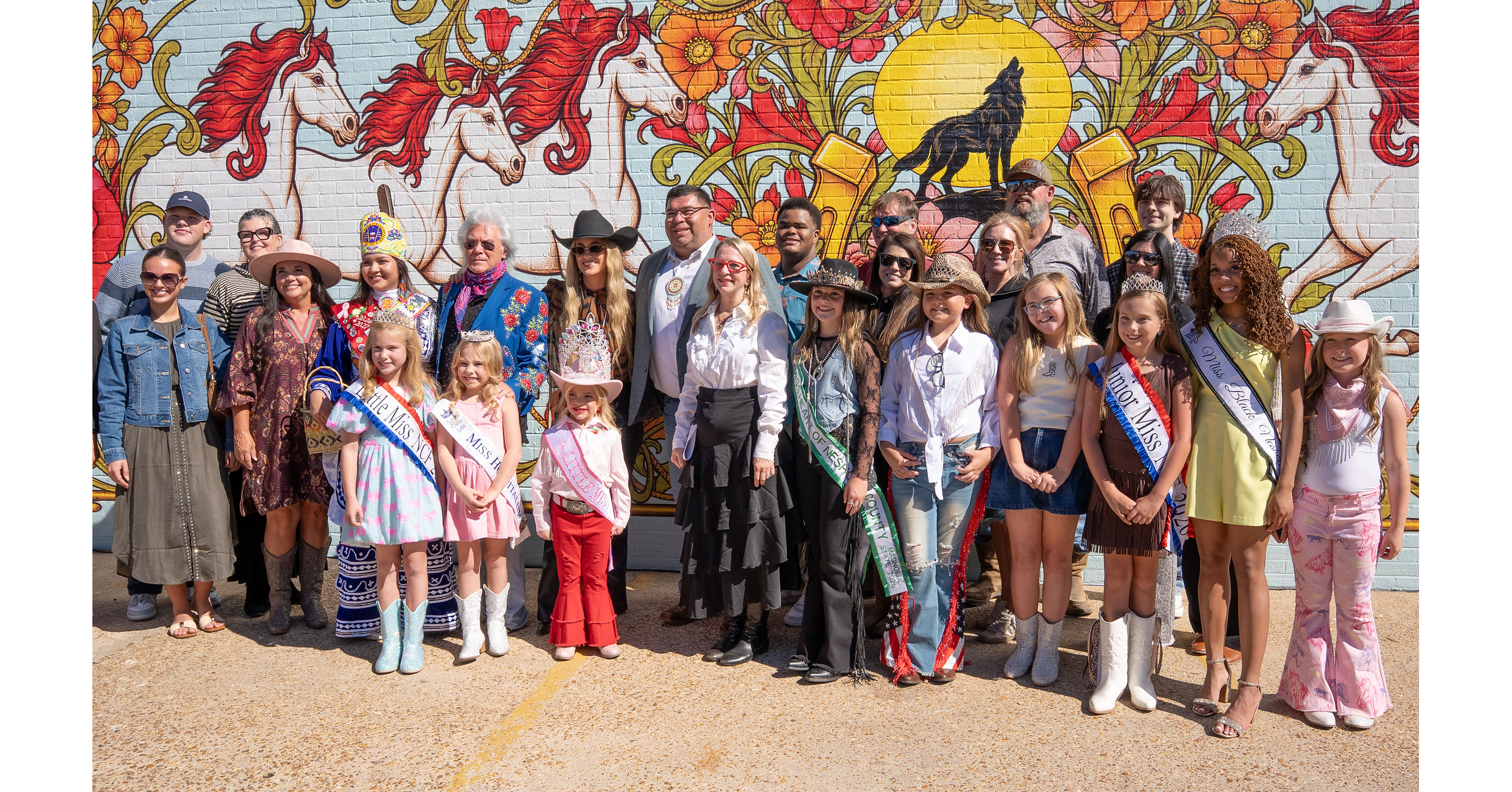 Lainey Wilson Joins Marty Stuart for Unveiling of "Wildflowers and Wild Horses" Mural in Downtown Philadelphia, Mississippi