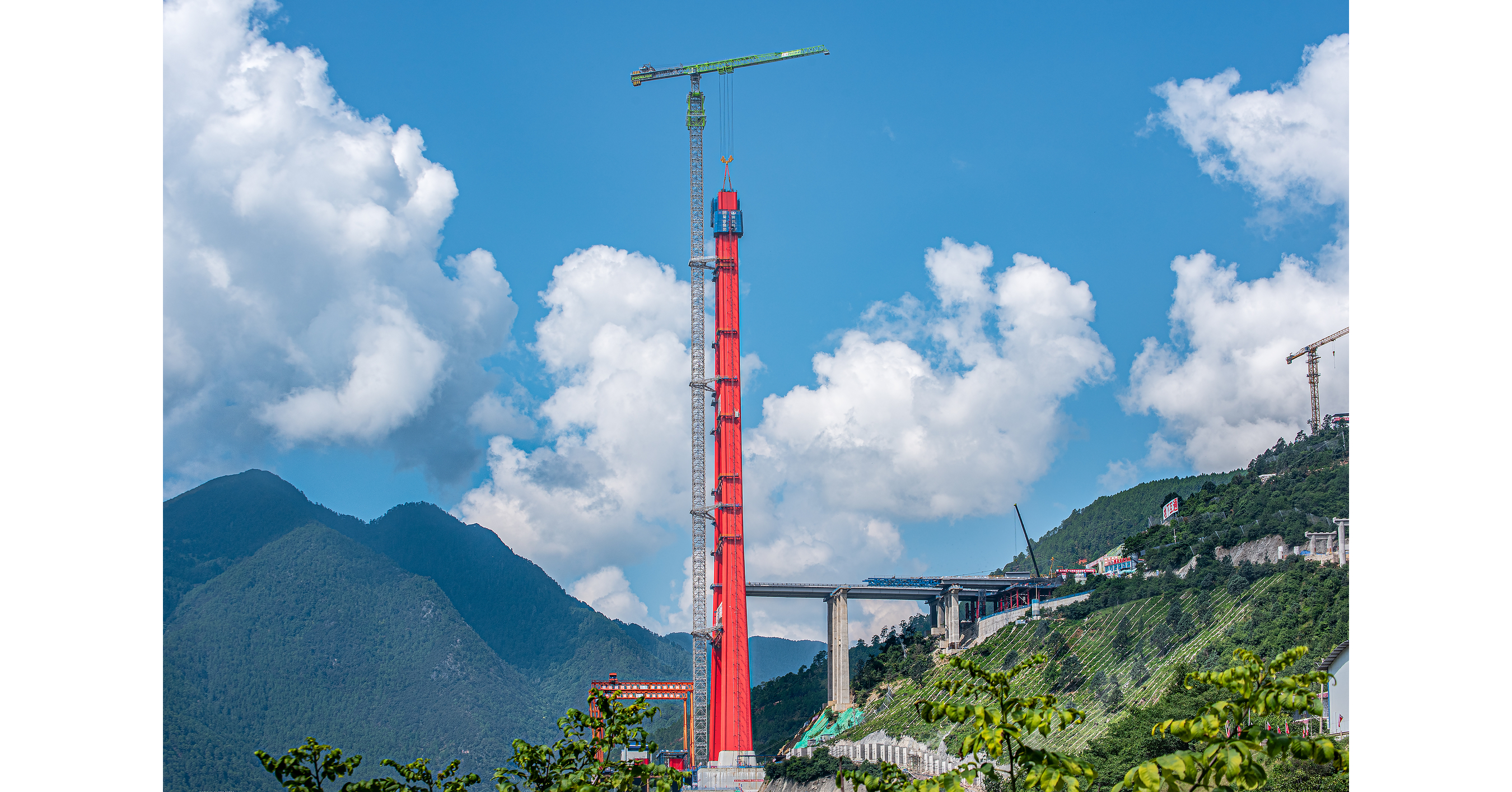 Zoomlion Tower Cranes Combine Heavy Lifting and Precision Control for Construction at Height