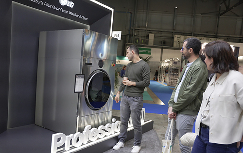 LG Electronics presents mass-produced models from its Professional Laundry lineup at EXPODETERGO INTERNATIONAL 2026, featuring advanced technologies such as AI Weight Detection and the Dynamic Ball-Core System. This image opens in the lightbox