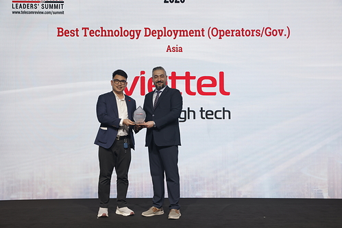 A representative of Viettel High Tech receives the award from the organizers of the Telecom Review Excellence Awards 2026 A representative of Viettel High Tech receives the award from the organizers of the Telecom Review Excellence Awards 2026