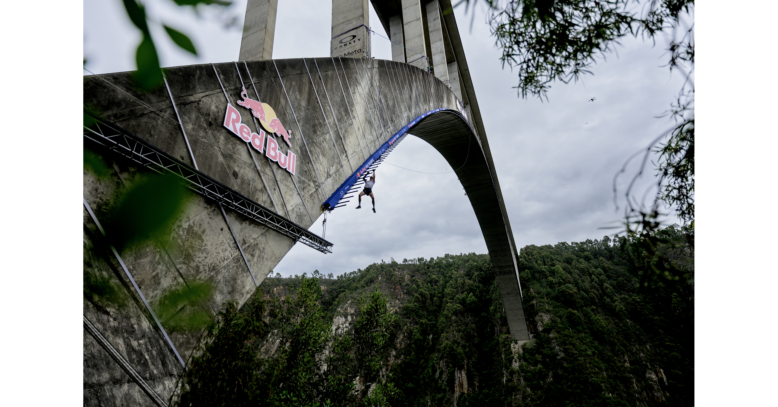 Red Bull Athlete Thomas van Tonder Crosses 600 Monkey Bars Under Bloukrans Bridge