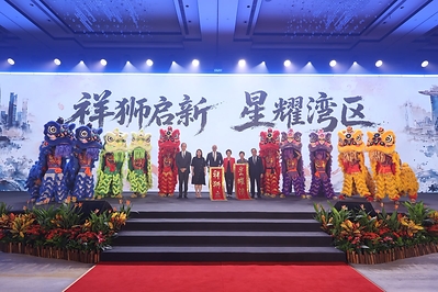 The launch of SMU China marks a key milestone as the University expands its overseas centre network beyond Southeast Asia. (L-R) Mr Daryl Ng, SMU International Advisory Council China Council Chair; Ms Cindy Wee, Consul-General in Guangdong; Mr Piyush Gupta, SMU Chairman; Senior Minister of State Ms Low Yen Ling; Prof Lily Kong, SMU President; Prof Alan Chan, SMU Provost.