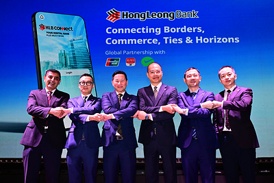 Kevin Lam, HLB Group Managing Director & CEO (3rd, left), Andrew Jong, HLB Managing Director of Personal Financial Services (2nd, left), and Carlson Li, Vice President of UnionPay International (4th, left), mark HLB’s strategic global partnership with UPI to strengthen cross-border payment connectivity, now enabling customers to make payments at over 120 million merchants across Mainland China, Hong Kong SAR, Macao SAR and Thailand