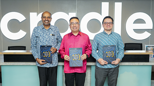 Unveiling of Malaysia Top 100 Startups – 2026 Edition. From left: Dato’ Ts. Dr. Nagulendran Kangayatkarasu, Secretary General of MOSTI, YB Datuk Chang Lih Kang, Minister of MOSTI and Norman Matthieu Vanhaecke, Group CEO of Cradle. This image opens in the lightbox