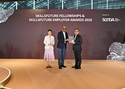 Alan Chang (right), Group CEO of OA Group of Companies, receives the SkillsFuture Employer Awards 2026 (Silver) on behalf of Singapore Corporate Services at the awards ceremony on 28 October 2026.