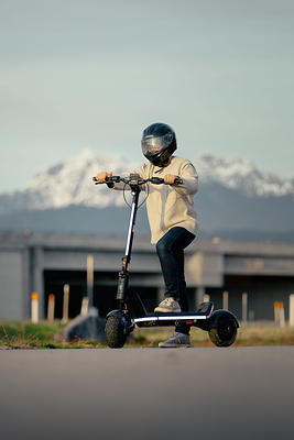 Apollo Rider Data Shows Electric Scooters Lose About 12% of Range at Freezing, Not the 20 to 50% Often Cited