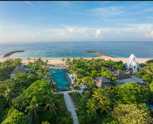 Terletak di pesisir Nusa Dua, The Ritz-Carlton, Bali mewujudkan komitmen terhadap kemewahan yang bertanggung jawab, dengan memadukan pelayanan istimewa dan kepedulian terhadap kelestarian lingkungan serta masyarakat setempat.